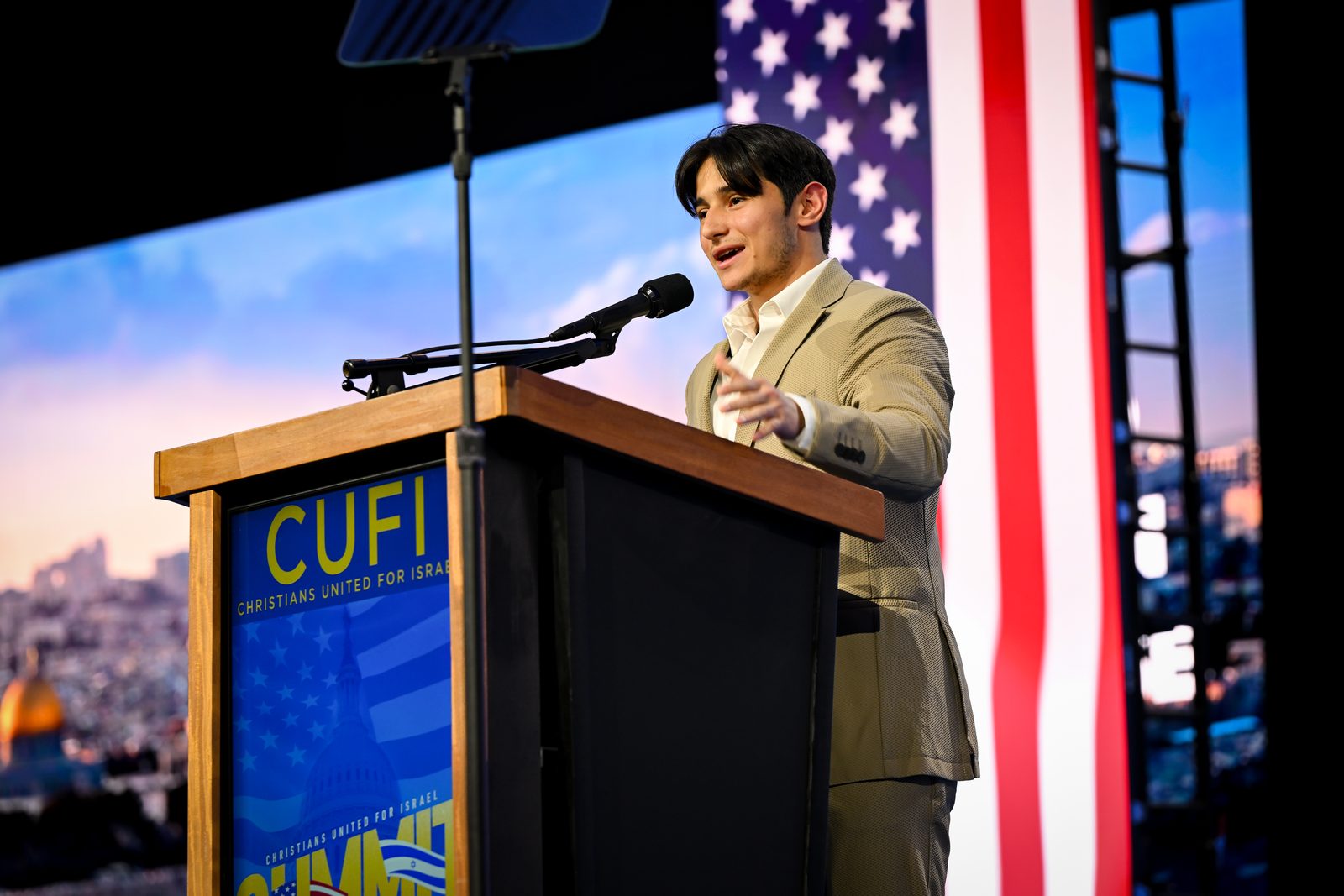 Sam Salz speaking at the CUFI Summit.